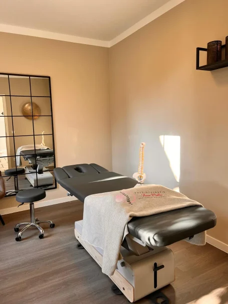 Behandlungsraum für Physiotherapie in ruhiger und moderner Praxis in Bakum
