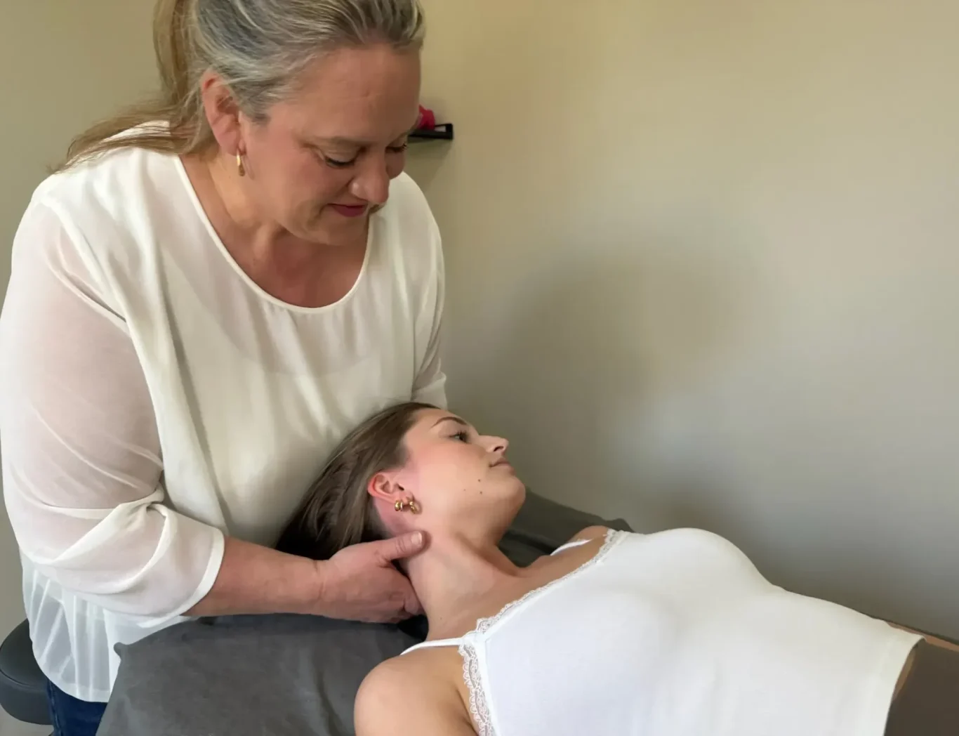 Individuelle Physiotherapie bei Ilona Müller in Bakum Physiotherapeutische Behandlung im Nackenbereich in ruhiger Praxis in Bakum